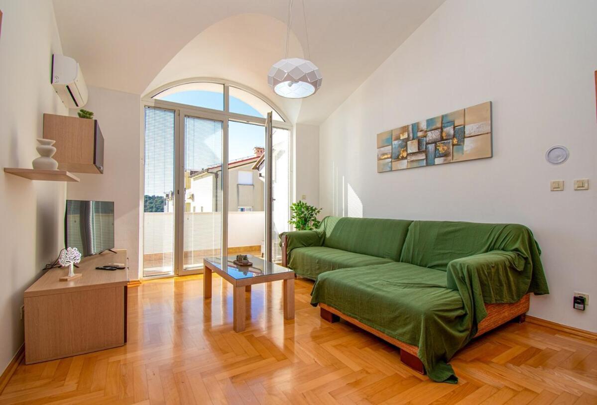 Apartment Vallis On The Lungomare, Near The Sea
